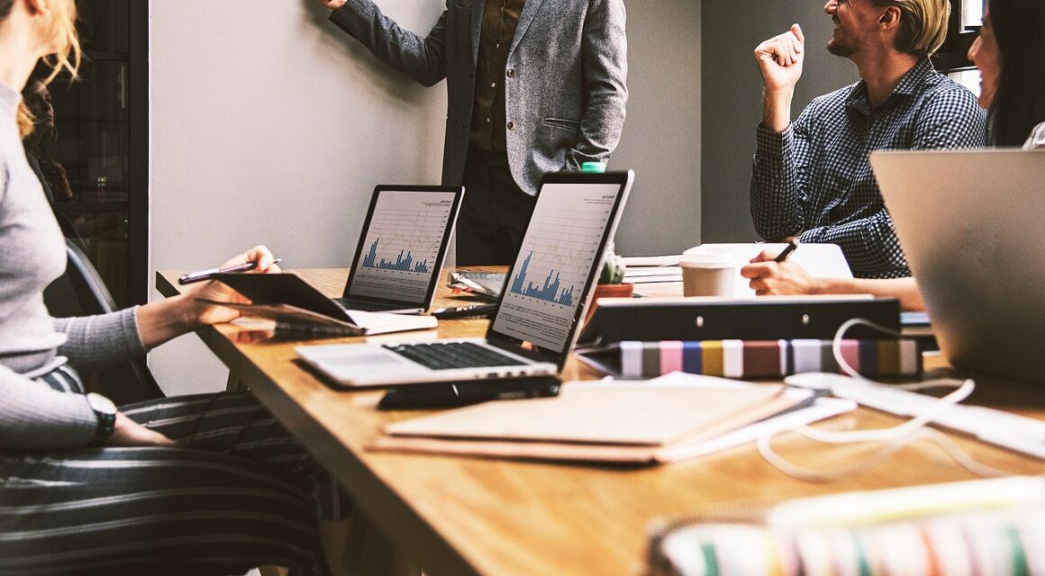 Come funziona la valutazione del prezzo di vendita di un’azienda? Parametri chiave da considerare
