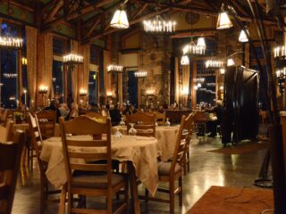 restaurant-237060_1280